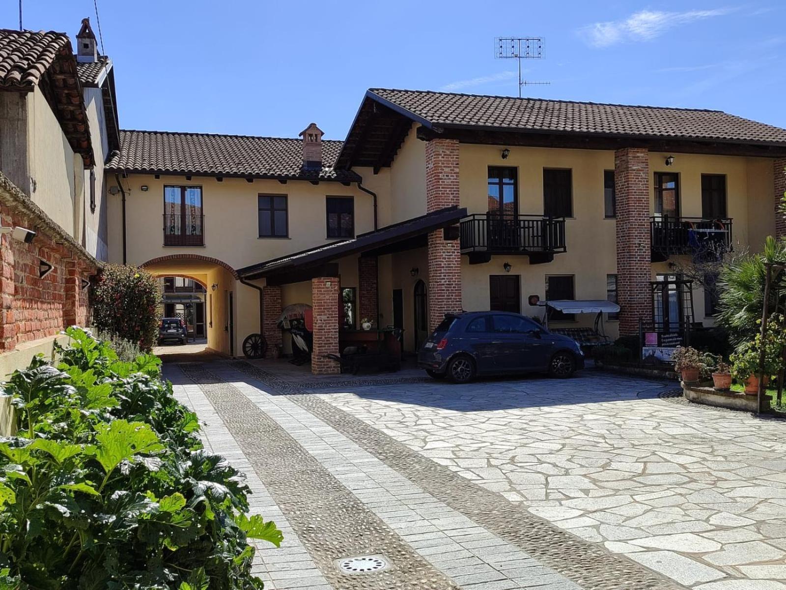 Al Calar Della Sera Sommariva del Bosco Bagian luar foto